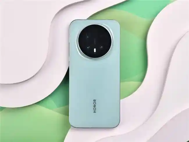 AI手机谁领风骚?荣耀Magic8引爆2025旗舰新风暴