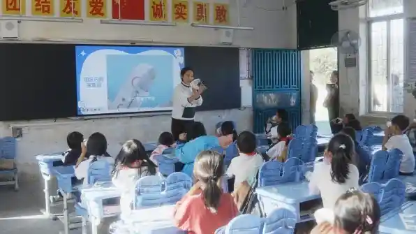 科技牙刷走进阳山，公益笑容点亮乡村