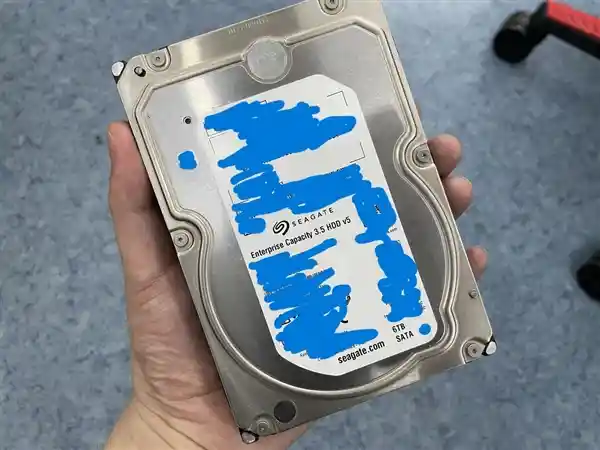 6TB企业硬盘遭Win11吞噬？教你一招彻底屏蔽系统更新！