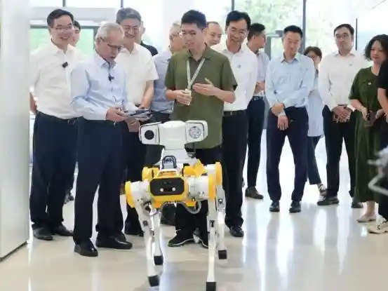 国内首款模块化四足机器人Apollo破茧而出，挑战吉尼斯纪录新高度