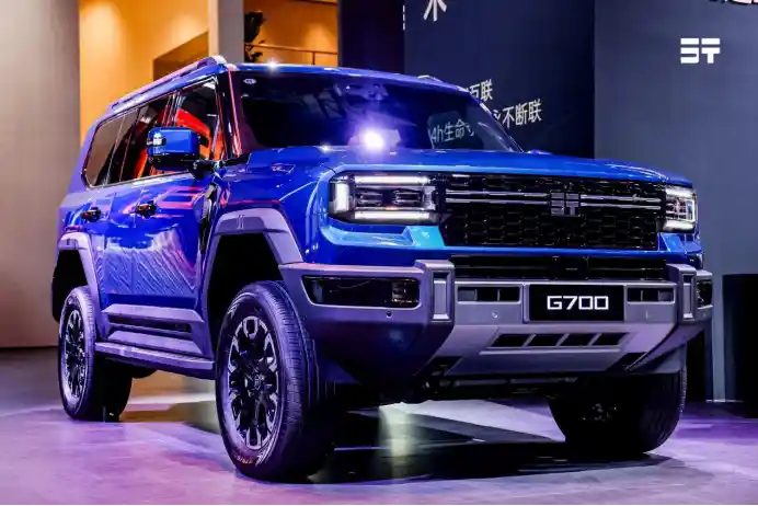 纵横G700震撼登场成都车展，全球盲订开启未来出行新篇章
